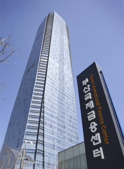 ▲ 한국자산관리공사(캠코) 본사가 입주한 부산국제금융센터 건물 전경.